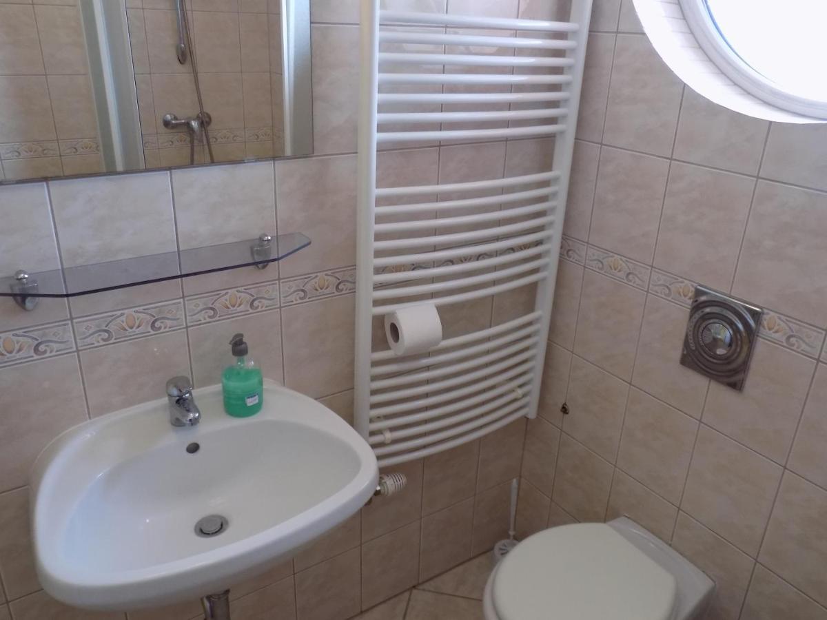 Liget Apartmanhaz Kehidakustány Buitenkant foto