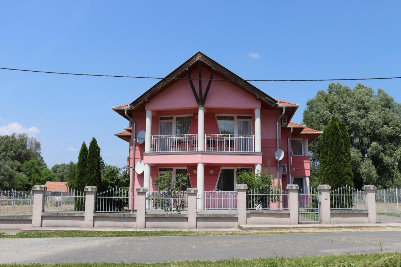 Liget Apartmanhaz Kehidakustány Buitenkant foto