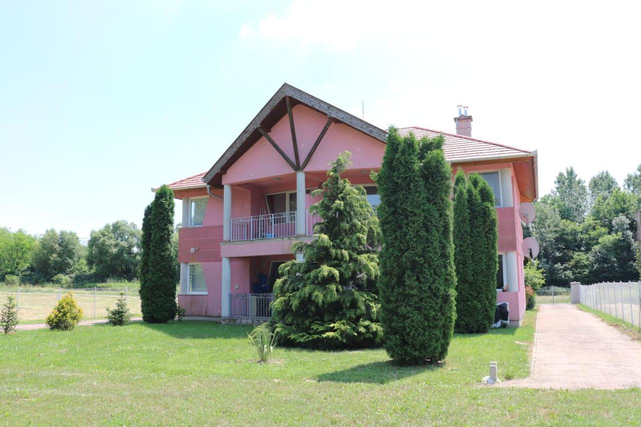 Liget Apartmanhaz Kehidakustány Buitenkant foto