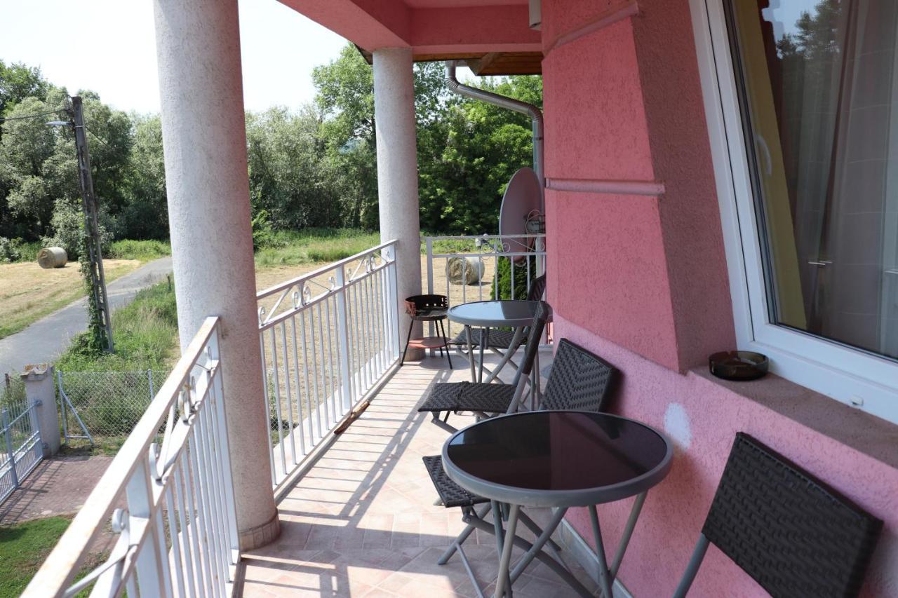 Liget Apartmanhaz Kehidakustány Buitenkant foto