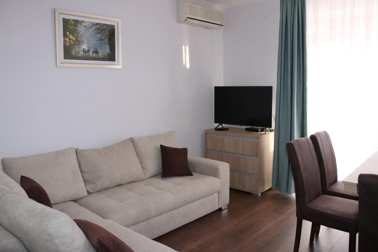 Liget Apartmanhaz Kehidakustány Buitenkant foto
