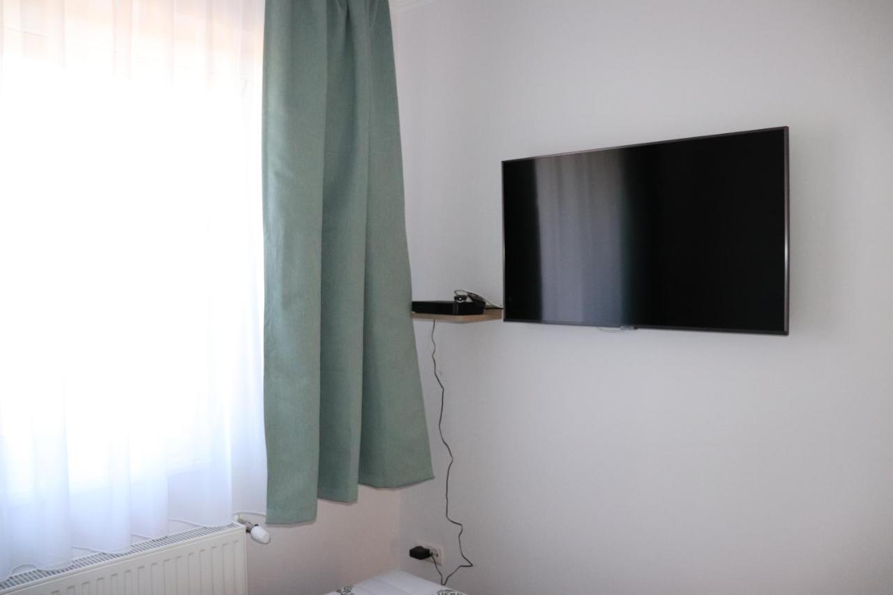 Liget Apartmanhaz Kehidakustány Buitenkant foto
