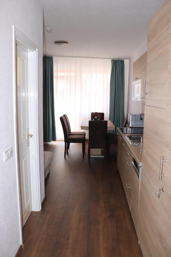 Liget Apartmanhaz Kehidakustány Buitenkant foto