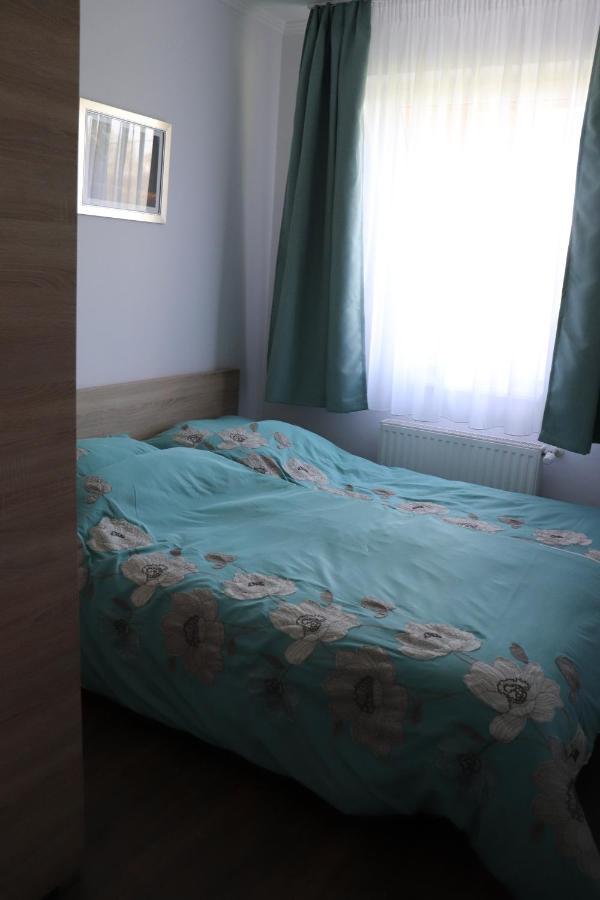 Liget Apartmanhaz Kehidakustány Buitenkant foto