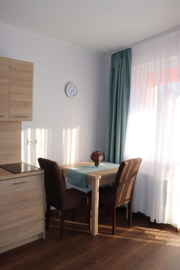 Liget Apartmanhaz Kehidakustány Buitenkant foto