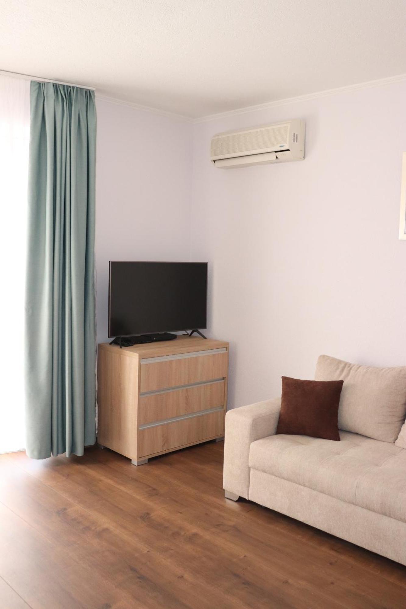 Liget Apartmanhaz Kehidakustány Buitenkant foto