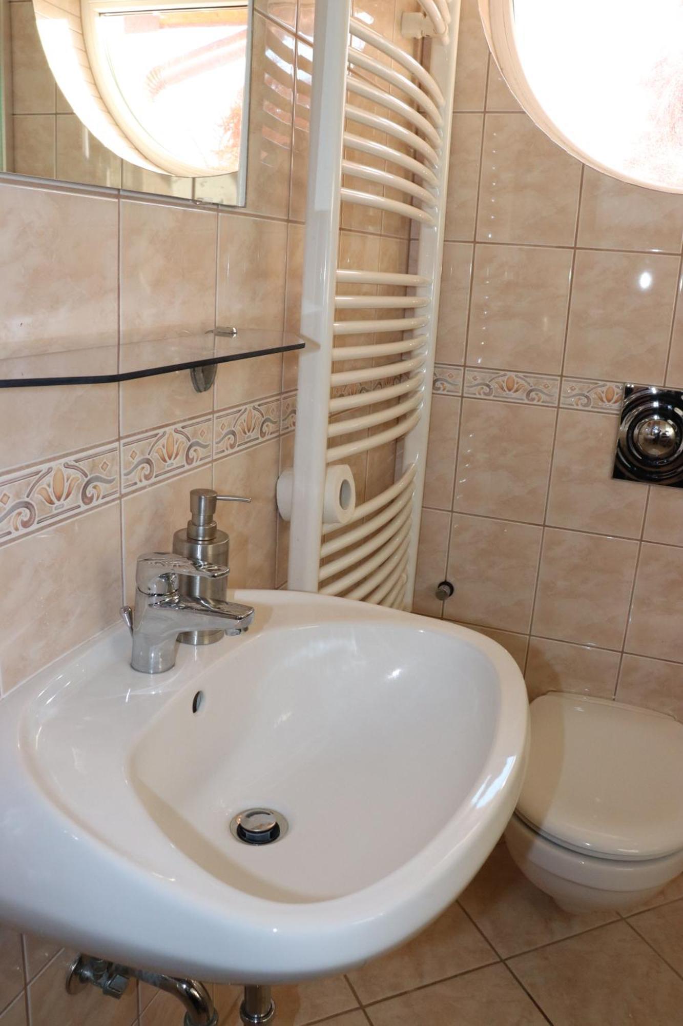 Liget Apartmanhaz Kehidakustány Buitenkant foto