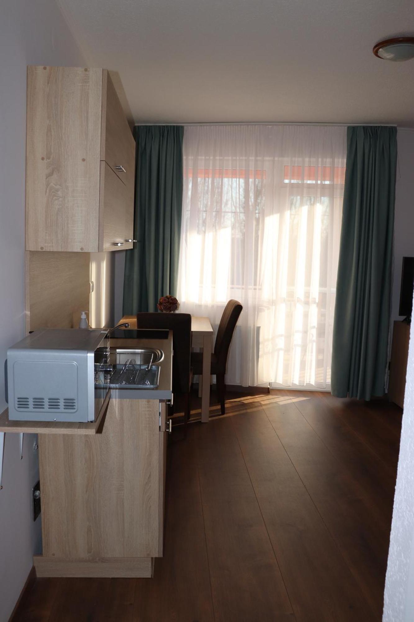 Liget Apartmanhaz Kehidakustány Buitenkant foto